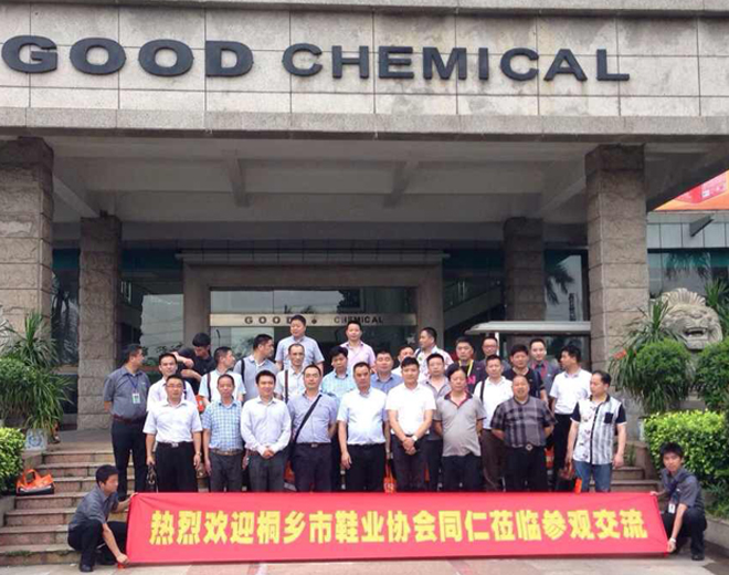 多正品牌在桐鄉當地打響名氣，桐鄉鞋業協會到公司參觀交流，對多正...